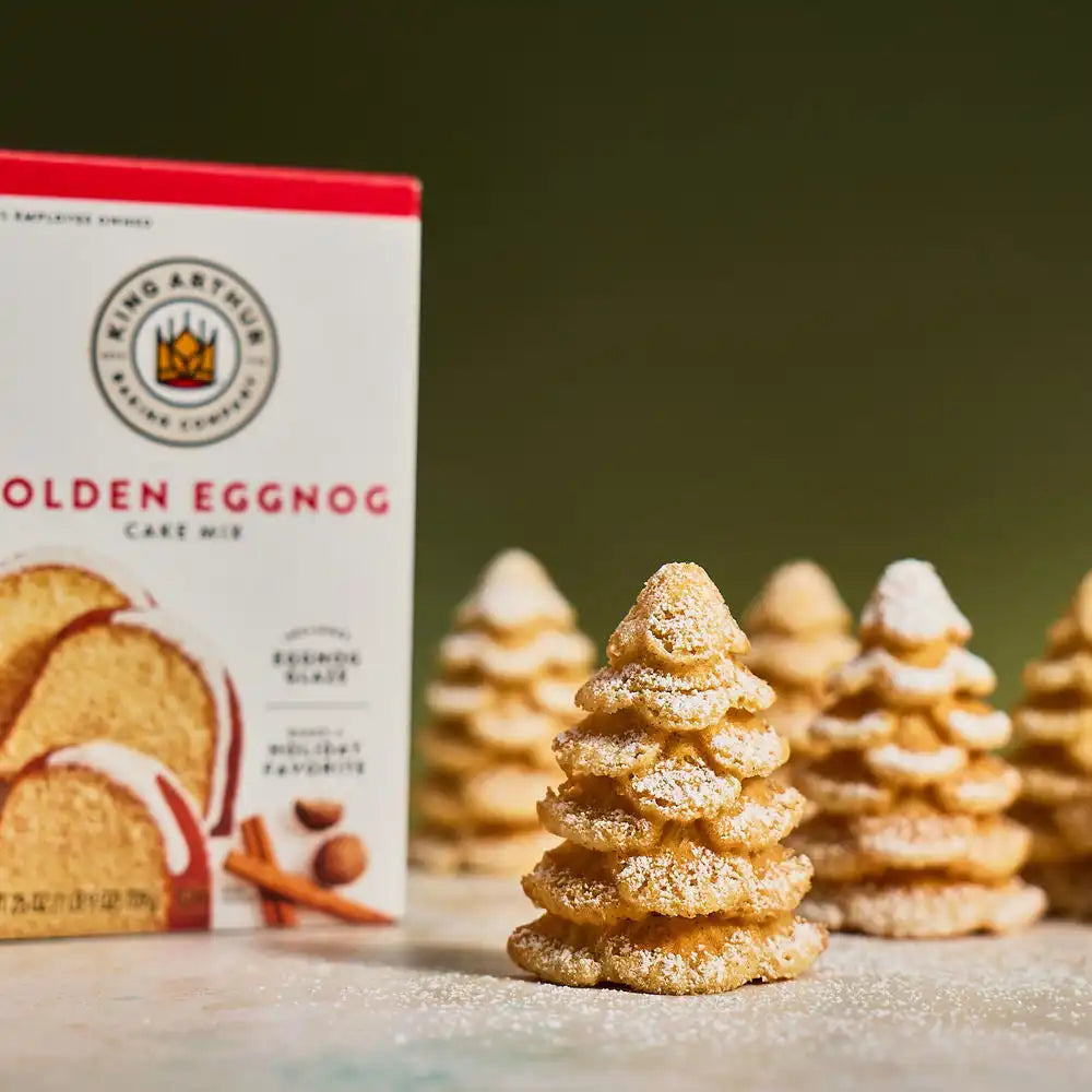 Golden Eggnog Cake Mix and Evergreen Cakelette Pan Set