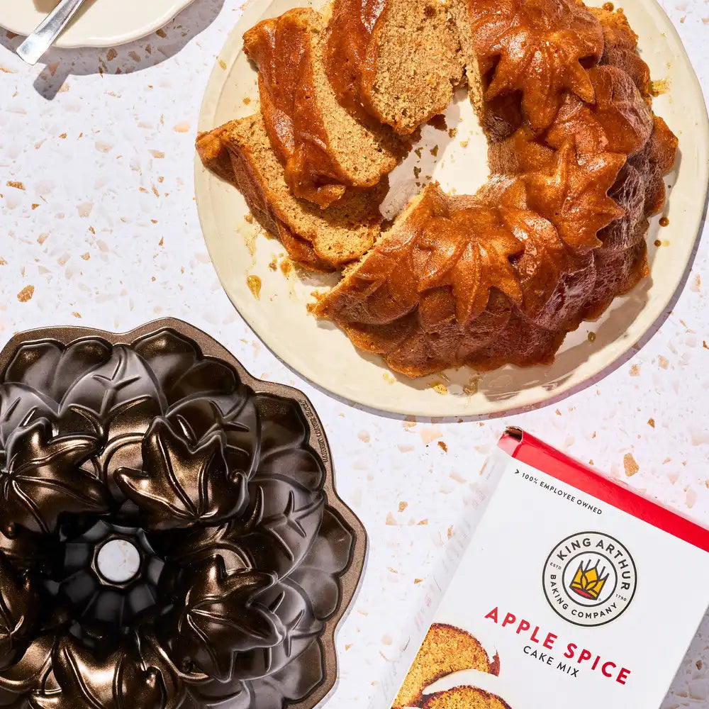 Apple Spice Cake with Harvest Leaves Bundt Pan Set