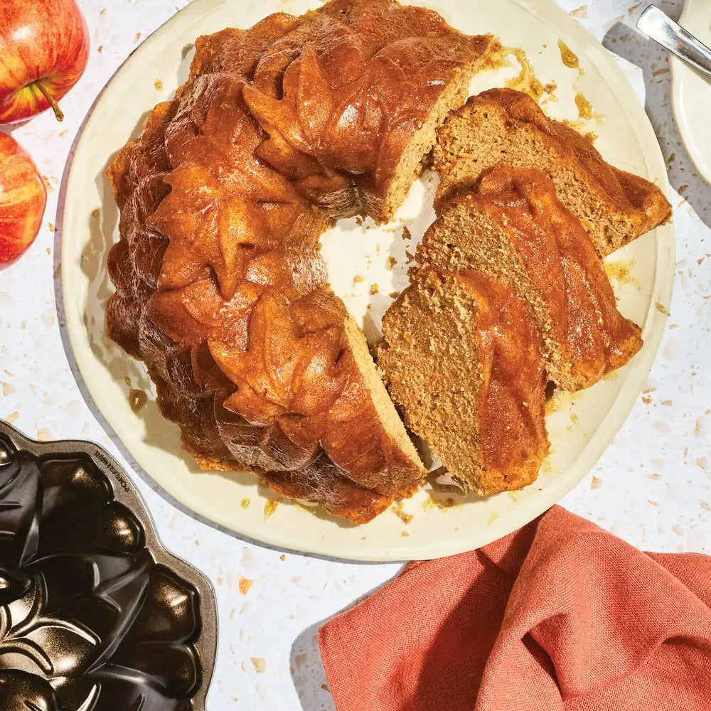 Apple Spice Cake with Harvest Leaves Bundt Pan Set